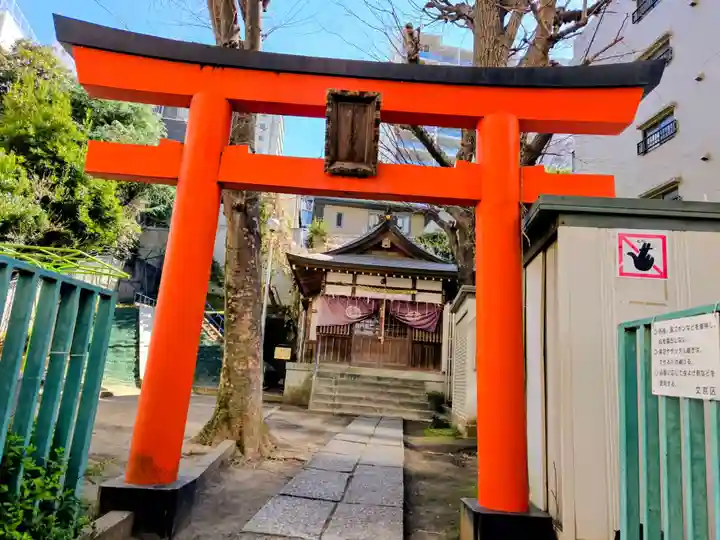 出世稲荷神社(春日稲荷神社)(東京都)