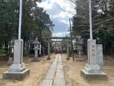 椿ノ海　水神社の{uncategorized: "未分類", other: "その他", undefined: "問題あり", building: "その他建物", grave: "お墓", sacred_gate: "鳥居", guardian: "狛犬", statue: "像", buddha: "仏像", history: "歴史", nature: "自然", garden: "庭園", animal: "動物", pagoda: "塔", temizu: "手水舎", mountain_gate: "山門・神門", sanctuary: "本殿・本堂", subordinate: "末社・摂社", art: "芸術", scenery: "景色", jizo: "地蔵", ema: "絵馬", goshuin: "御朱印", omikuji: "おみくじ", items: "授与品その他", amulet: "お守り", goshuincho: "御朱印帳", eats: "食事", festival: "お祭り", votive_dance: "神楽", shichigosan: "七五三参", wedding: "結婚式", experience: "体験その他", initially: "初詣", around: "周辺", anti_infection: "感染症対策"}