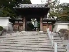 月山寺の山門