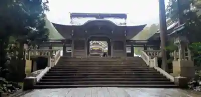彌彦神社の山門・神門