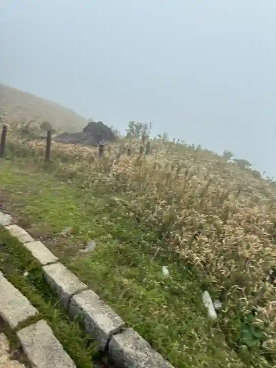 箱根元宮の{uncategorized: "未分類", other: "その他", undefined: "問題あり", building: "その他建物", grave: "お墓", sacred_gate: "鳥居", guardian: "狛犬", statue: "像", buddha: "仏像", history: "歴史", nature: "自然", garden: "庭園", animal: "動物", pagoda: "塔", temizu: "手水舎", mountain_gate: "山門・神門", sanctuary: "本殿・本堂", subordinate: "末社・摂社", art: "芸術", scenery: "景色", jizo: "地蔵", ema: "絵馬", goshuin: "御朱印", omikuji: "おみくじ", items: "授与品その他", amulet: "お守り", goshuincho: "御朱印帳", eats: "食事", festival: "お祭り", votive_dance: "神楽", shichigosan: "七五三参", wedding: "結婚式", experience: "体験その他", initially: "初詣", around: "周辺", anti_infection: "感染症対策"}
