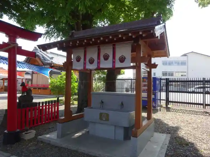 於菊稲荷神社の手水舎
