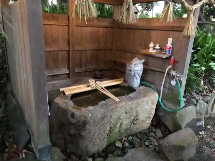 平群坐紀氏神社の手水舎