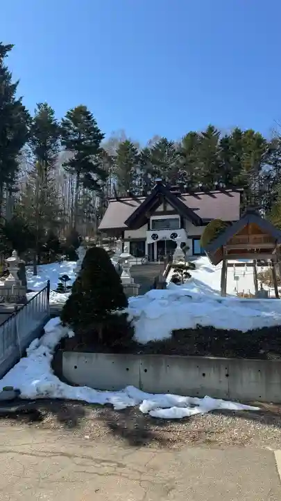 札内神社の{uncategorized: "未分類", other: "その他", undefined: "問題あり", building: "その他建物", grave: "お墓", sacred_gate: "鳥居", guardian: "狛犬", statue: "像", buddha: "仏像", history: "歴史", nature: "自然", garden: "庭園", animal: "動物", pagoda: "塔", temizu: "手水舎", mountain_gate: "山門・神門", sanctuary: "本殿・本堂", subordinate: "末社・摂社", art: "芸術", scenery: "景色", jizo: "地蔵", ema: "絵馬", goshuin: "御朱印", omikuji: "おみくじ", items: "授与品その他", amulet: "お守り", goshuincho: "御朱印帳", eats: "食事", festival: "お祭り", votive_dance: "神楽", shichigosan: "七五三参", wedding: "結婚式", experience: "体験その他", initially: "初詣", around: "周辺", anti_infection: "感染症対策"}