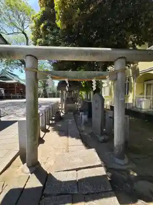 岩淵八雲神社の{uncategorized: "未分類", other: "その他", undefined: "問題あり", building: "その他建物", grave: "お墓", sacred_gate: "鳥居", guardian: "狛犬", statue: "像", buddha: "仏像", history: "歴史", nature: "自然", garden: "庭園", animal: "動物", pagoda: "塔", temizu: "手水舎", mountain_gate: "山門・神門", sanctuary: "本殿・本堂", subordinate: "末社・摂社", art: "芸術", scenery: "景色", jizo: "地蔵", ema: "絵馬", goshuin: "御朱印", omikuji: "おみくじ", items: "授与品その他", amulet: "お守り", goshuincho: "御朱印帳", eats: "食事", festival: "お祭り", votive_dance: "神楽", shichigosan: "七五三参", wedding: "結婚式", experience: "体験その他", initially: "初詣", around: "周辺", anti_infection: "感染症対策"}