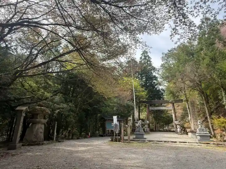 川上山若宮八幡宮の{uncategorized: "未分類", other: "その他", undefined: "問題あり", building: "その他建物", grave: "お墓", sacred_gate: "鳥居", guardian: "狛犬", statue: "像", buddha: "仏像", history: "歴史", nature: "自然", garden: "庭園", animal: "動物", pagoda: "塔", temizu: "手水舎", mountain_gate: "山門・神門", sanctuary: "本殿・本堂", subordinate: "末社・摂社", art: "芸術", scenery: "景色", jizo: "地蔵", ema: "絵馬", goshuin: "御朱印", omikuji: "おみくじ", items: "授与品その他", amulet: "お守り", goshuincho: "御朱印帳", eats: "食事", festival: "お祭り", votive_dance: "神楽", shichigosan: "七五三参", wedding: "結婚式", experience: "体験その他", initially: "初詣", around: "周辺", anti_infection: "感染症対策"}