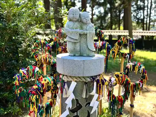 守りの神　藤基神社の像