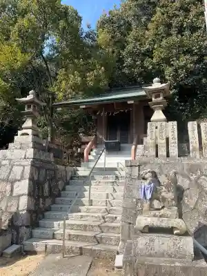 幣多賀八幡宮（吉和八幡神社）の{uncategorized: "未分類", other: "その他", undefined: "問題あり", building: "その他建物", grave: "お墓", sacred_gate: "鳥居", guardian: "狛犬", statue: "像", buddha: "仏像", history: "歴史", nature: "自然", garden: "庭園", animal: "動物", pagoda: "塔", temizu: "手水舎", mountain_gate: "山門・神門", sanctuary: "本殿・本堂", subordinate: "末社・摂社", art: "芸術", scenery: "景色", jizo: "地蔵", ema: "絵馬", goshuin: "御朱印", omikuji: "おみくじ", items: "授与品その他", amulet: "お守り", goshuincho: "御朱印帳", eats: "食事", festival: "お祭り", votive_dance: "神楽", shichigosan: "七五三参", wedding: "結婚式", experience: "体験その他", initially: "初詣", around: "周辺", anti_infection: "感染症対策"}