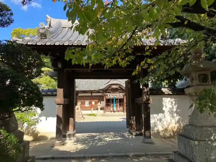 日部神社の山門・神門