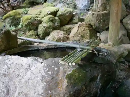 身延山 祖廟拝殿の手水舎