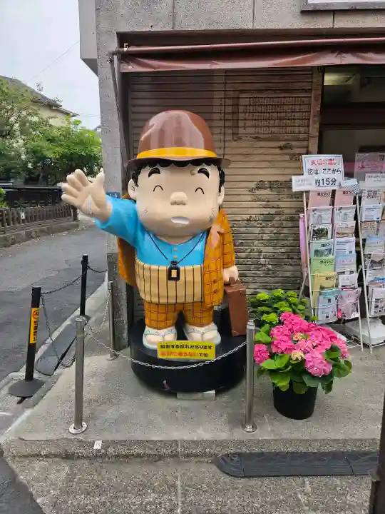 題経寺(柴又帝釈天)の{uncategorized: "未分類", other: "その他", undefined: "問題あり", building: "その他建物", grave: "お墓", sacred_gate: "鳥居", guardian: "狛犬", statue: "像", buddha: "仏像", history: "歴史", nature: "自然", garden: "庭園", animal: "動物", pagoda: "塔", temizu: "手水舎", mountain_gate: "山門・神門", sanctuary: "本殿・本堂", subordinate: "末社・摂社", art: "芸術", scenery: "景色", jizo: "地蔵", ema: "絵馬", goshuin: "御朱印", omikuji: "おみくじ", items: "授与品その他", amulet: "お守り", goshuincho: "御朱印帳", eats: "食事", festival: "お祭り", votive_dance: "神楽", shichigosan: "七五三参", wedding: "結婚式", experience: "体験その他", initially: "初詣", around: "周辺", anti_infection: "感染症対策"}