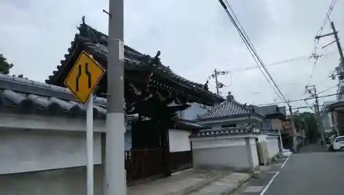 銀山寺の山門