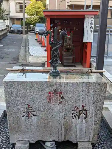 成田山横浜別院延命院の手水舎