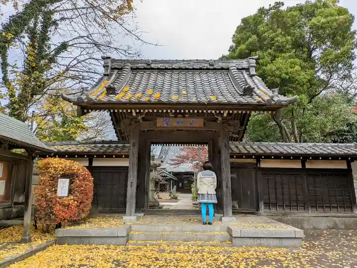 真照寺の山門・神門