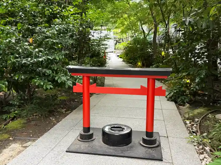 福徳神社(芽吹稲荷)の{uncategorized: "未分類", other: "その他", undefined: "問題あり", building: "その他建物", grave: "お墓", sacred_gate: "鳥居", guardian: "狛犬", statue: "像", buddha: "仏像", history: "歴史", nature: "自然", garden: "庭園", animal: "動物", pagoda: "塔", temizu: "手水舎", mountain_gate: "山門・神門", sanctuary: "本殿・本堂", subordinate: "末社・摂社", art: "芸術", scenery: "景色", jizo: "地蔵", ema: "絵馬", goshuin: "御朱印", omikuji: "おみくじ", items: "授与品その他", amulet: "お守り", goshuincho: "御朱印帳", eats: "食事", festival: "お祭り", votive_dance: "神楽", shichigosan: "七五三参", wedding: "結婚式", experience: "体験その他", initially: "初詣", around: "周辺", anti_infection: "感染症対策"}