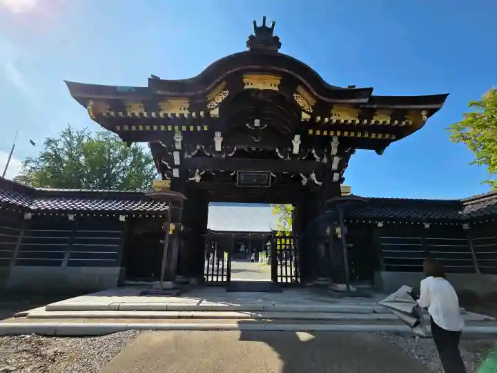 勝興寺の{uncategorized: "未分類", other: "その他", undefined: "問題あり", building: "その他建物", grave: "お墓", sacred_gate: "鳥居", guardian: "狛犬", statue: "像", buddha: "仏像", history: "歴史", nature: "自然", garden: "庭園", animal: "動物", pagoda: "塔", temizu: "手水舎", mountain_gate: "山門・神門", sanctuary: "本殿・本堂", subordinate: "末社・摂社", art: "芸術", scenery: "景色", jizo: "地蔵", ema: "絵馬", goshuin: "御朱印", omikuji: "おみくじ", items: "授与品その他", amulet: "お守り", goshuincho: "御朱印帳", eats: "食事", festival: "お祭り", votive_dance: "神楽", shichigosan: "七五三参", wedding: "結婚式", experience: "体験その他", initially: "初詣", around: "周辺", anti_infection: "感染症対策"}