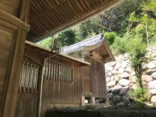 白山神社の本殿