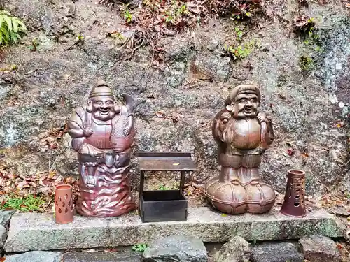 天津神社の像