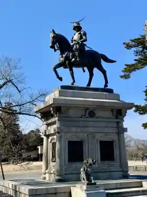 宮城縣護國神社の{uncategorized: "未分類", other: "その他", undefined: "問題あり", building: "その他建物", grave: "お墓", sacred_gate: "鳥居", guardian: "狛犬", statue: "像", buddha: "仏像", history: "歴史", nature: "自然", garden: "庭園", animal: "動物", pagoda: "塔", temizu: "手水舎", mountain_gate: "山門・神門", sanctuary: "本殿・本堂", subordinate: "末社・摂社", art: "芸術", scenery: "景色", jizo: "地蔵", ema: "絵馬", goshuin: "御朱印", omikuji: "おみくじ", items: "授与品その他", amulet: "お守り", goshuincho: "御朱印帳", eats: "食事", festival: "お祭り", votive_dance: "神楽", shichigosan: "七五三参", wedding: "結婚式", experience: "体験その他", initially: "初詣", around: "周辺", anti_infection: "感染症対策"}