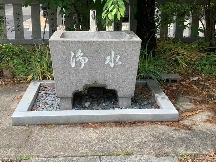 神明神社の手水舎