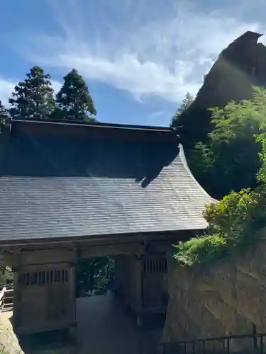 宝珠山 立石寺の山門・神門
