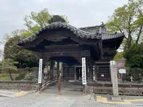 鑁阿寺の{uncategorized: "未分類", other: "その他", undefined: "問題あり", building: "その他建物", grave: "お墓", sacred_gate: "鳥居", guardian: "狛犬", statue: "像", buddha: "仏像", history: "歴史", nature: "自然", garden: "庭園", animal: "動物", pagoda: "塔", temizu: "手水舎", mountain_gate: "山門・神門", sanctuary: "本殿・本堂", subordinate: "末社・摂社", art: "芸術", scenery: "景色", jizo: "地蔵", ema: "絵馬", goshuin: "御朱印", omikuji: "おみくじ", items: "授与品その他", amulet: "お守り", goshuincho: "御朱印帳", eats: "食事", festival: "お祭り", votive_dance: "神楽", shichigosan: "七五三参", wedding: "結婚式", experience: "体験その他", initially: "初詣", around: "周辺", anti_infection: "感染症対策"}