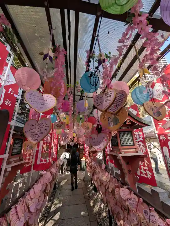 露天神社(お初天神)の{uncategorized: "未分類", other: "その他", undefined: "問題あり", building: "その他建物", grave: "お墓", sacred_gate: "鳥居", guardian: "狛犬", statue: "像", buddha: "仏像", history: "歴史", nature: "自然", garden: "庭園", animal: "動物", pagoda: "塔", temizu: "手水舎", mountain_gate: "山門・神門", sanctuary: "本殿・本堂", subordinate: "末社・摂社", art: "芸術", scenery: "景色", jizo: "地蔵", ema: "絵馬", goshuin: "御朱印", omikuji: "おみくじ", items: "授与品その他", amulet: "お守り", goshuincho: "御朱印帳", eats: "食事", festival: "お祭り", votive_dance: "神楽", shichigosan: "七五三参", wedding: "結婚式", experience: "体験その他", initially: "初詣", around: "周辺", anti_infection: "感染症対策"}