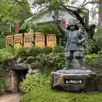 真田山 三光神社の像
