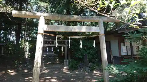 三ケ尻八幡神社の末社