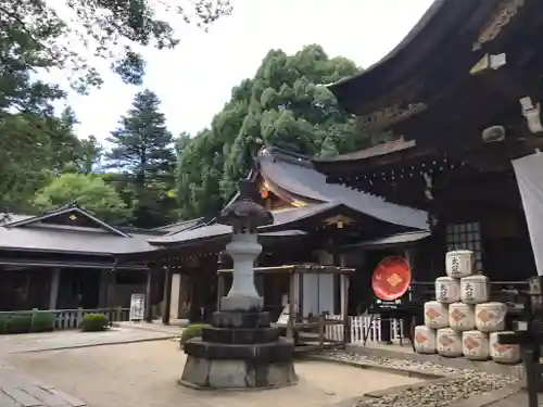 武田神社の本殿・本堂