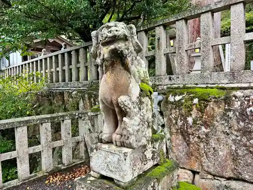 宇波西神社の狛犬