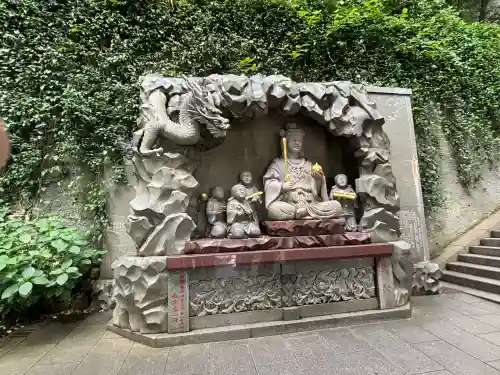 江島神社の像