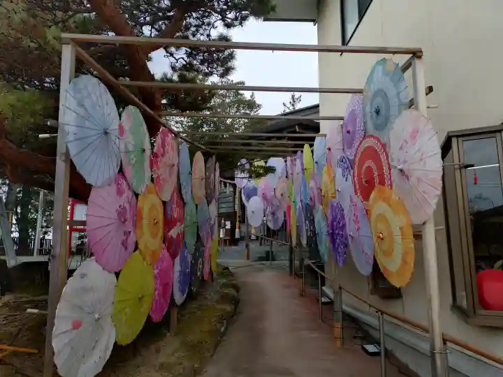 仙台八坂神社の{uncategorized: "未分類", other: "その他", undefined: "問題あり", building: "その他建物", grave: "お墓", sacred_gate: "鳥居", guardian: "狛犬", statue: "像", buddha: "仏像", history: "歴史", nature: "自然", garden: "庭園", animal: "動物", pagoda: "塔", temizu: "手水舎", mountain_gate: "山門・神門", sanctuary: "本殿・本堂", subordinate: "末社・摂社", art: "芸術", scenery: "景色", jizo: "地蔵", ema: "絵馬", goshuin: "御朱印", omikuji: "おみくじ", items: "授与品その他", amulet: "お守り", goshuincho: "御朱印帳", eats: "食事", festival: "お祭り", votive_dance: "神楽", shichigosan: "七五三参", wedding: "結婚式", experience: "体験その他", initially: "初詣", around: "周辺", anti_infection: "感染症対策"}