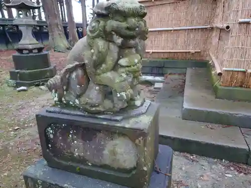 守りの神　藤基神社の狛犬