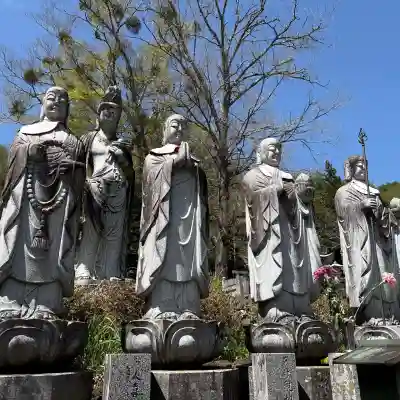 東円寺の{uncategorized: "未分類", other: "その他", undefined: "問題あり", building: "その他建物", grave: "お墓", sacred_gate: "鳥居", guardian: "狛犬", statue: "像", buddha: "仏像", history: "歴史", nature: "自然", garden: "庭園", animal: "動物", pagoda: "塔", temizu: "手水舎", mountain_gate: "山門・神門", sanctuary: "本殿・本堂", subordinate: "末社・摂社", art: "芸術", scenery: "景色", jizo: "地蔵", ema: "絵馬", goshuin: "御朱印", omikuji: "おみくじ", items: "授与品その他", amulet: "お守り", goshuincho: "御朱印帳", eats: "食事", festival: "お祭り", votive_dance: "神楽", shichigosan: "七五三参", wedding: "結婚式", experience: "体験その他", initially: "初詣", around: "周辺", anti_infection: "感染症対策"}