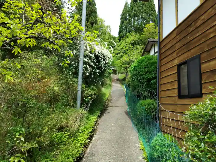 慈久神社の{uncategorized: "未分類", other: "その他", undefined: "問題あり", building: "その他建物", grave: "お墓", sacred_gate: "鳥居", guardian: "狛犬", statue: "像", buddha: "仏像", history: "歴史", nature: "自然", garden: "庭園", animal: "動物", pagoda: "塔", temizu: "手水舎", mountain_gate: "山門・神門", sanctuary: "本殿・本堂", subordinate: "末社・摂社", art: "芸術", scenery: "景色", jizo: "地蔵", ema: "絵馬", goshuin: "御朱印", omikuji: "おみくじ", items: "授与品その他", amulet: "お守り", goshuincho: "御朱印帳", eats: "食事", festival: "お祭り", votive_dance: "神楽", shichigosan: "七五三参", wedding: "結婚式", experience: "体験その他", initially: "初詣", around: "周辺", anti_infection: "感染症対策"}