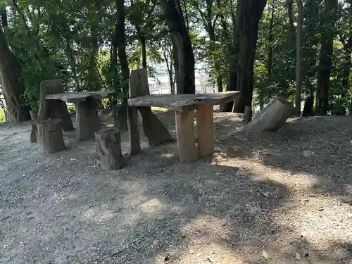 熊野神社（久保一色）の{uncategorized: "未分類", other: "その他", undefined: "問題あり", building: "その他建物", grave: "お墓", sacred_gate: "鳥居", guardian: "狛犬", statue: "像", buddha: "仏像", history: "歴史", nature: "自然", garden: "庭園", animal: "動物", pagoda: "塔", temizu: "手水舎", mountain_gate: "山門・神門", sanctuary: "本殿・本堂", subordinate: "末社・摂社", art: "芸術", scenery: "景色", jizo: "地蔵", ema: "絵馬", goshuin: "御朱印", omikuji: "おみくじ", items: "授与品その他", amulet: "お守り", goshuincho: "御朱印帳", eats: "食事", festival: "お祭り", votive_dance: "神楽", shichigosan: "七五三参", wedding: "結婚式", experience: "体験その他", initially: "初詣", around: "周辺", anti_infection: "感染症対策"}