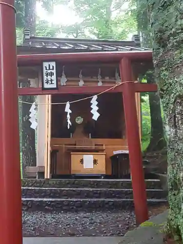 新屋山神社奥宮の鳥居