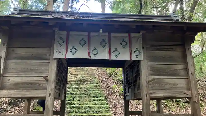松尾神社の山門・神門