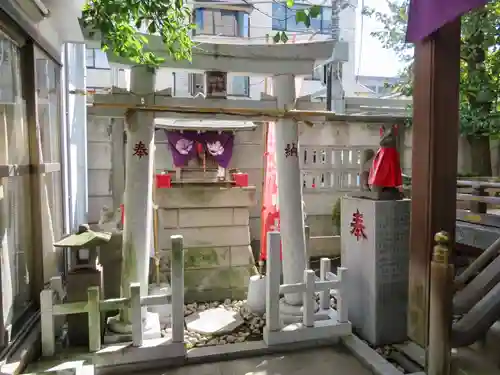 三河稲荷神社の鳥居
