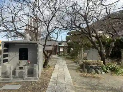 千手院の{uncategorized: "未分類", other: "その他", undefined: "問題あり", building: "その他建物", grave: "お墓", sacred_gate: "鳥居", guardian: "狛犬", statue: "像", buddha: "仏像", history: "歴史", nature: "自然", garden: "庭園", animal: "動物", pagoda: "塔", temizu: "手水舎", mountain_gate: "山門・神門", sanctuary: "本殿・本堂", subordinate: "末社・摂社", art: "芸術", scenery: "景色", jizo: "地蔵", ema: "絵馬", goshuin: "御朱印", omikuji: "おみくじ", items: "授与品その他", amulet: "お守り", goshuincho: "御朱印帳", eats: "食事", festival: "お祭り", votive_dance: "神楽", shichigosan: "七五三参", wedding: "結婚式", experience: "体験その他", initially: "初詣", around: "周辺", anti_infection: "感染症対策"}
