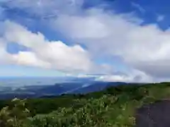 月山神社本宮の周辺