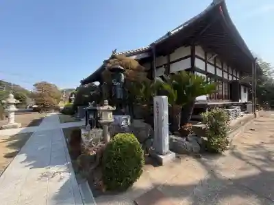 薬王寺の{uncategorized: "未分類", other: "その他", undefined: "問題あり", building: "その他建物", grave: "お墓", sacred_gate: "鳥居", guardian: "狛犬", statue: "像", buddha: "仏像", history: "歴史", nature: "自然", garden: "庭園", animal: "動物", pagoda: "塔", temizu: "手水舎", mountain_gate: "山門・神門", sanctuary: "本殿・本堂", subordinate: "末社・摂社", art: "芸術", scenery: "景色", jizo: "地蔵", ema: "絵馬", goshuin: "御朱印", omikuji: "おみくじ", items: "授与品その他", amulet: "お守り", goshuincho: "御朱印帳", eats: "食事", festival: "お祭り", votive_dance: "神楽", shichigosan: "七五三参", wedding: "結婚式", experience: "体験その他", initially: "初詣", around: "周辺", anti_infection: "感染症対策"}
