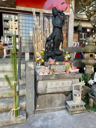 経王寺の{uncategorized: "未分類", other: "その他", undefined: "問題あり", building: "その他建物", grave: "お墓", sacred_gate: "鳥居", guardian: "狛犬", statue: "像", buddha: "仏像", history: "歴史", nature: "自然", garden: "庭園", animal: "動物", pagoda: "塔", temizu: "手水舎", mountain_gate: "山門・神門", sanctuary: "本殿・本堂", subordinate: "末社・摂社", art: "芸術", scenery: "景色", jizo: "地蔵", ema: "絵馬", goshuin: "御朱印", omikuji: "おみくじ", items: "授与品その他", amulet: "お守り", goshuincho: "御朱印帳", eats: "食事", festival: "お祭り", votive_dance: "神楽", shichigosan: "七五三参", wedding: "結婚式", experience: "体験その他", initially: "初詣", around: "周辺", anti_infection: "感染症対策"}