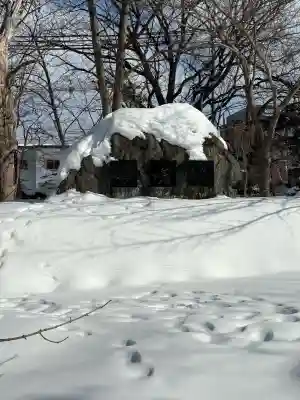 岩見澤神社の{uncategorized: "未分類", other: "その他", undefined: "問題あり", building: "その他建物", grave: "お墓", sacred_gate: "鳥居", guardian: "狛犬", statue: "像", buddha: "仏像", history: "歴史", nature: "自然", garden: "庭園", animal: "動物", pagoda: "塔", temizu: "手水舎", mountain_gate: "山門・神門", sanctuary: "本殿・本堂", subordinate: "末社・摂社", art: "芸術", scenery: "景色", jizo: "地蔵", ema: "絵馬", goshuin: "御朱印", omikuji: "おみくじ", items: "授与品その他", amulet: "お守り", goshuincho: "御朱印帳", eats: "食事", festival: "お祭り", votive_dance: "神楽", shichigosan: "七五三参", wedding: "結婚式", experience: "体験その他", initially: "初詣", around: "周辺", anti_infection: "感染症対策"}