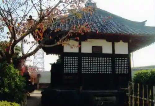 泉橋寺の本殿・本堂