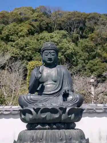 粉河寺の{uncategorized: "未分類", other: "その他", undefined: "問題あり", building: "その他建物", grave: "お墓", sacred_gate: "鳥居", guardian: "狛犬", statue: "像", buddha: "仏像", history: "歴史", nature: "自然", garden: "庭園", animal: "動物", pagoda: "塔", temizu: "手水舎", mountain_gate: "山門・神門", sanctuary: "本殿・本堂", subordinate: "末社・摂社", art: "芸術", scenery: "景色", jizo: "地蔵", ema: "絵馬", goshuin: "御朱印", omikuji: "おみくじ", items: "授与品その他", amulet: "お守り", goshuincho: "御朱印帳", eats: "食事", festival: "お祭り", votive_dance: "神楽", shichigosan: "七五三参", wedding: "結婚式", experience: "体験その他", initially: "初詣", around: "周辺", anti_infection: "感染症対策"}