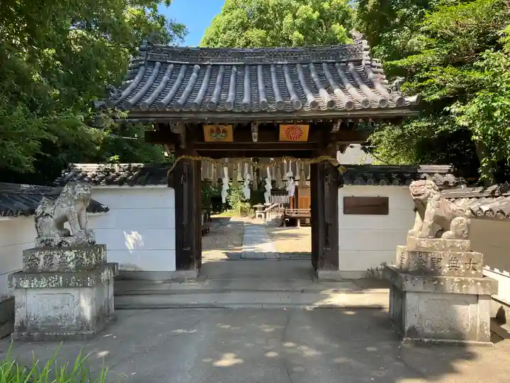 荒見神社の山門・神門