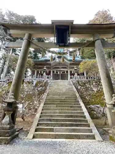 玉置神社の{uncategorized: "未分類", other: "その他", undefined: "問題あり", building: "その他建物", grave: "お墓", sacred_gate: "鳥居", guardian: "狛犬", statue: "像", buddha: "仏像", history: "歴史", nature: "自然", garden: "庭園", animal: "動物", pagoda: "塔", temizu: "手水舎", mountain_gate: "山門・神門", sanctuary: "本殿・本堂", subordinate: "末社・摂社", art: "芸術", scenery: "景色", jizo: "地蔵", ema: "絵馬", goshuin: "御朱印", omikuji: "おみくじ", items: "授与品その他", amulet: "お守り", goshuincho: "御朱印帳", eats: "食事", festival: "お祭り", votive_dance: "神楽", shichigosan: "七五三参", wedding: "結婚式", experience: "体験その他", initially: "初詣", around: "周辺", anti_infection: "感染症対策"}
