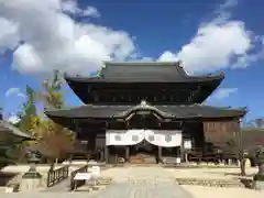 本山専修寺の本殿